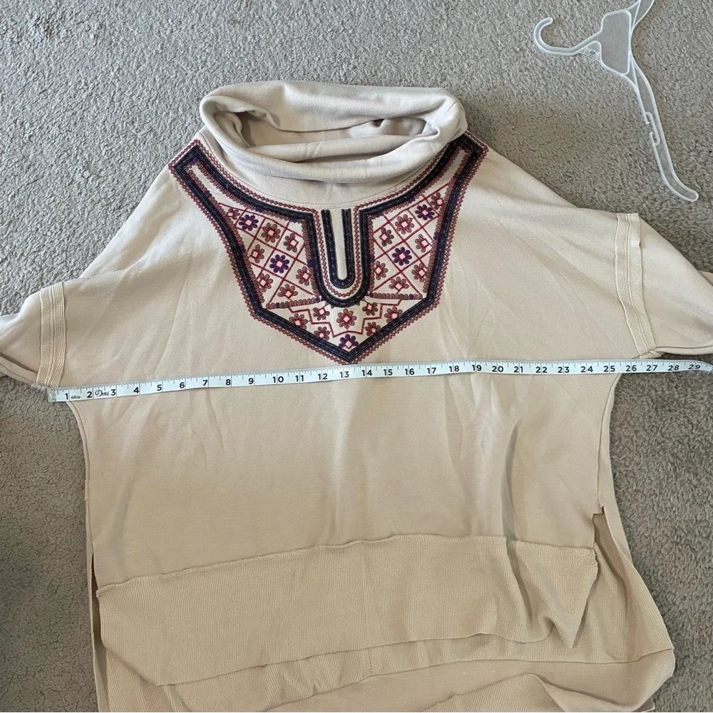 POL Cream Beige Oversize Sweater Sweatshirt Women’s Small Western